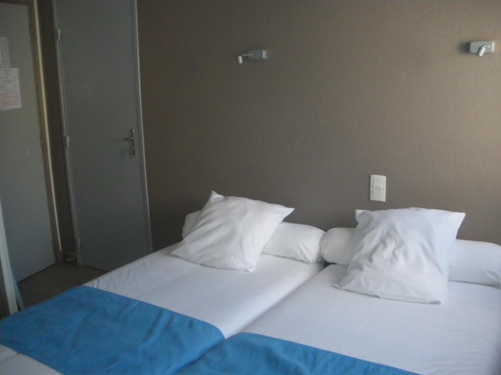 Hotel Du Port Concarneau Szoba fotó